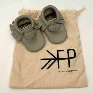 😲FRESHLY PICKED baby moccasins Leather size 0